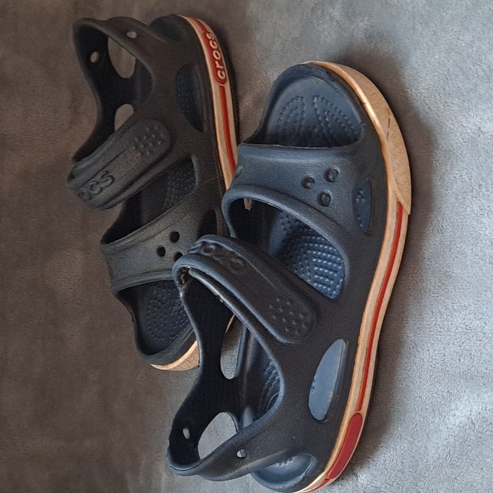 Crocs Size 9 toddler